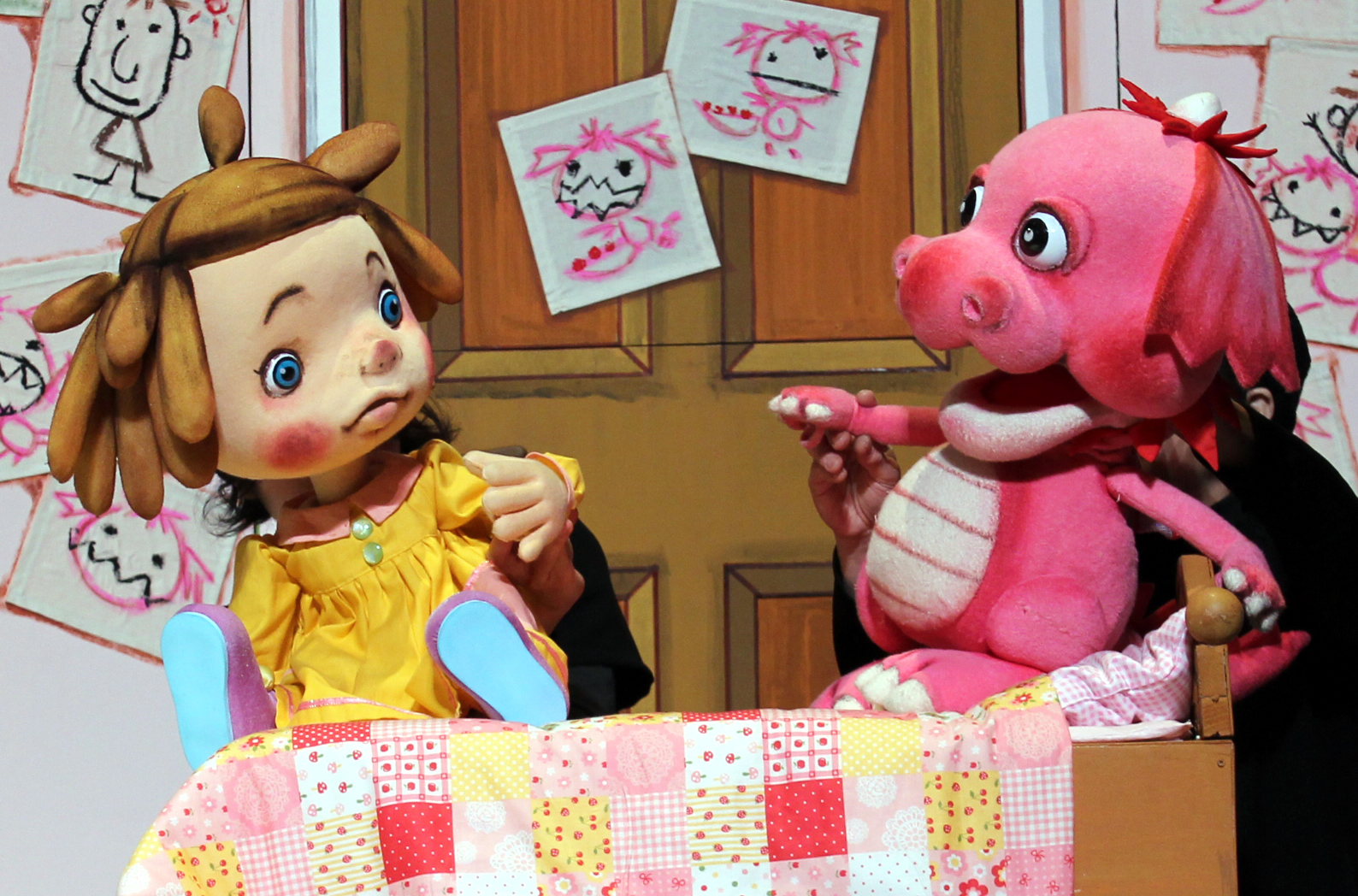 0歳からの親子で楽しむ人形劇「ピンクのドラゴン」のイメージ